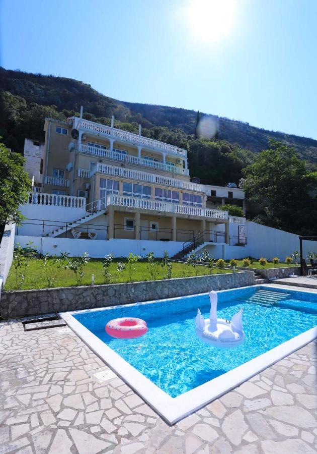 Mountain Bay Views Apartments Njivice Exteriér fotografie