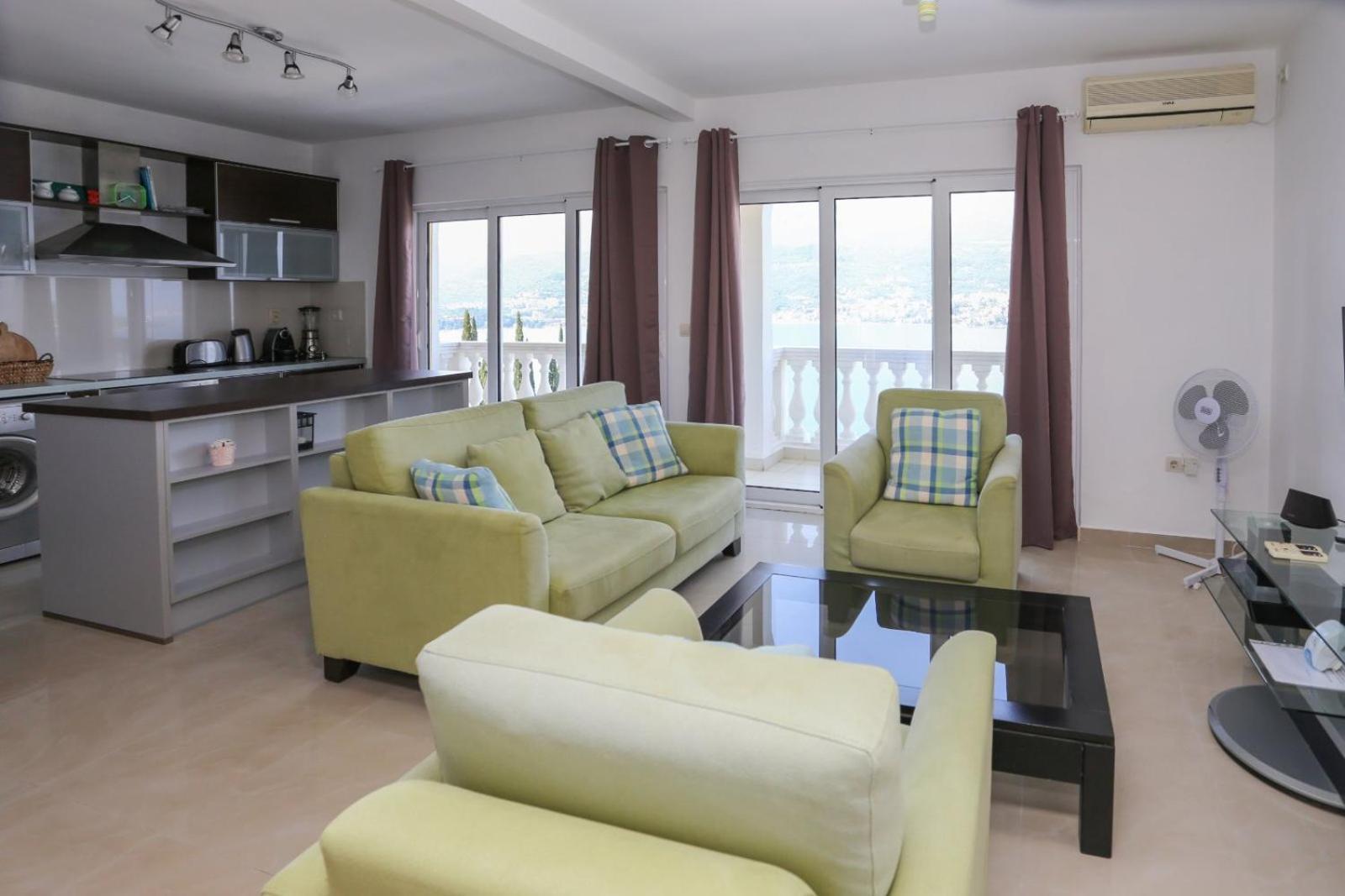 Mountain Bay Views Apartments Njivice Exteriér fotografie