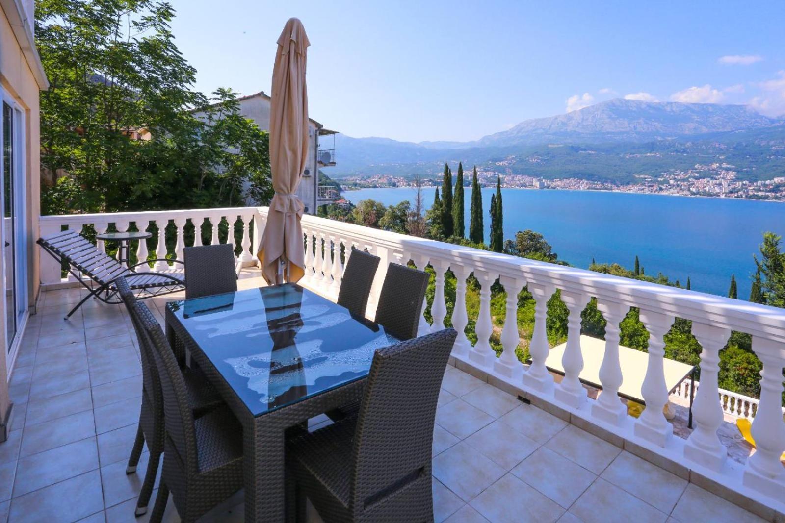 Mountain Bay Views Apartments Njivice Exteriér fotografie